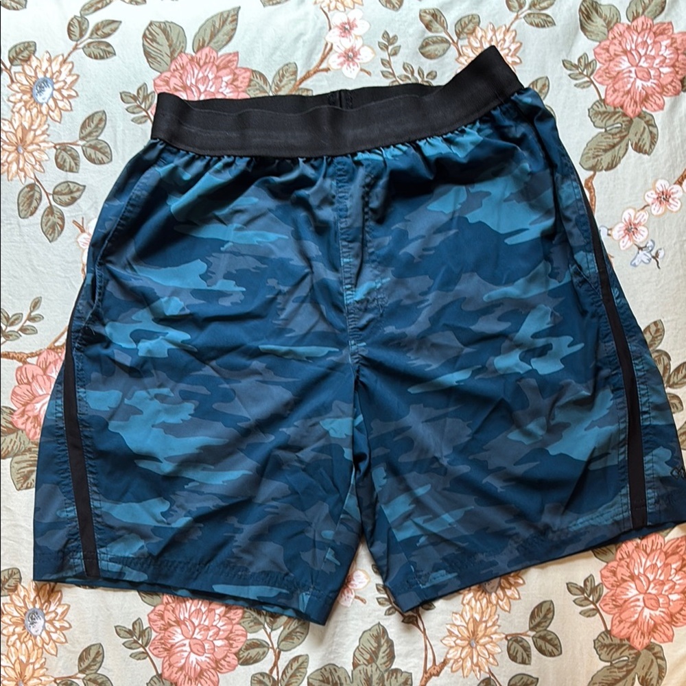 Men's Teal Camouflage Shorts Small